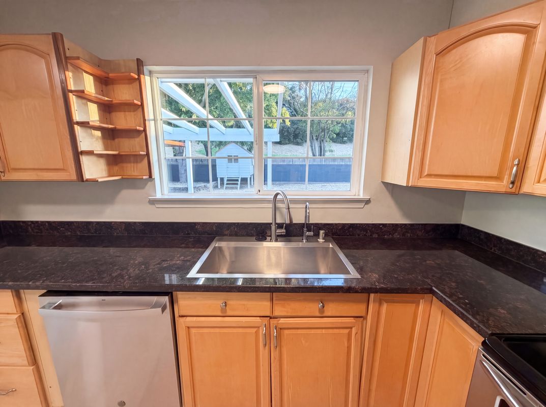 Photo 3 of 17 of 112 Aster Ct, Hercules, CA