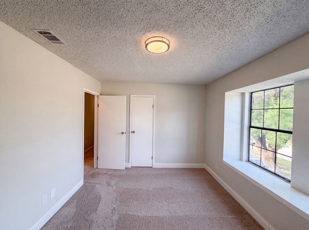Photo 9 of 20 of 3610 Clearview Dr, Corinth, TX