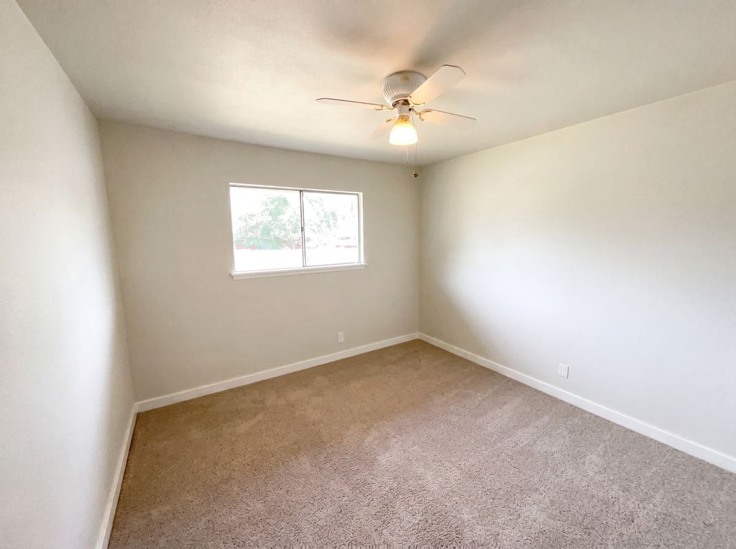 Photo 14 of 19 of 1154 S Ellison Dr, San Antonio, TX