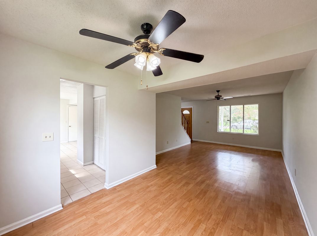Photo 3 of 20 of 6786 Moss Ct, North Charleston, SC