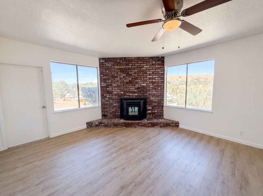 Photo 10 of 29 of 6041 Thornicroft Dr, Valley Springs, CA