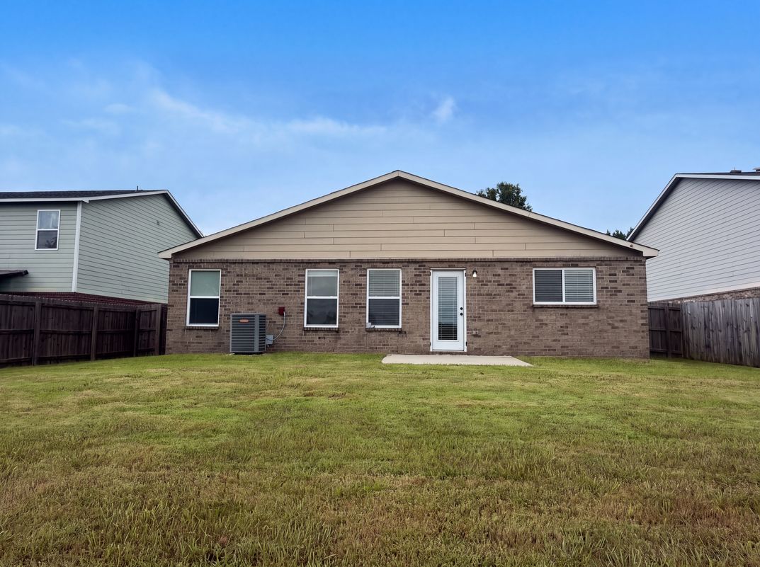 Photo 25 of 26 of 172 Bermuda Lakes Dr, Meridianville, AL