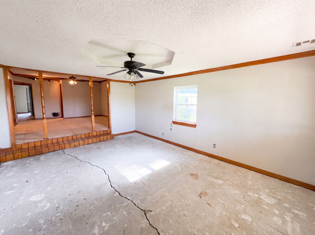 Photo 3 of 20 of 20509 E Reno Ave, Harrah, OK