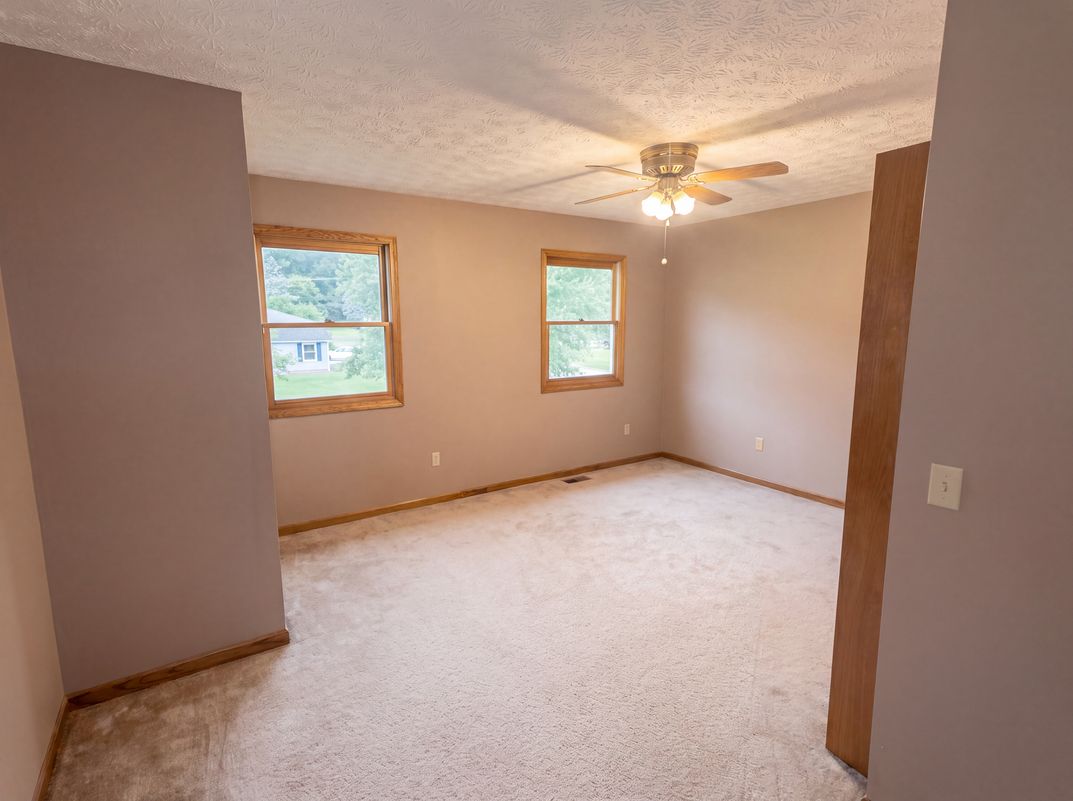 Photo 4 of 28 of 1100 Prescot Ave NW, Massillon, OH