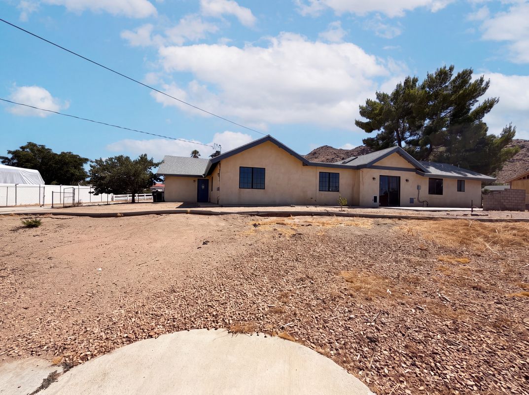 Photo 32 of 74 of 15852 Mandan Rd, Apple Valley, CA