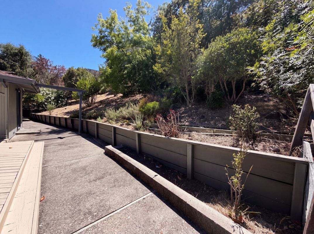 Photo 34 of 36 of 612 Tahos Rd, Orinda, CA