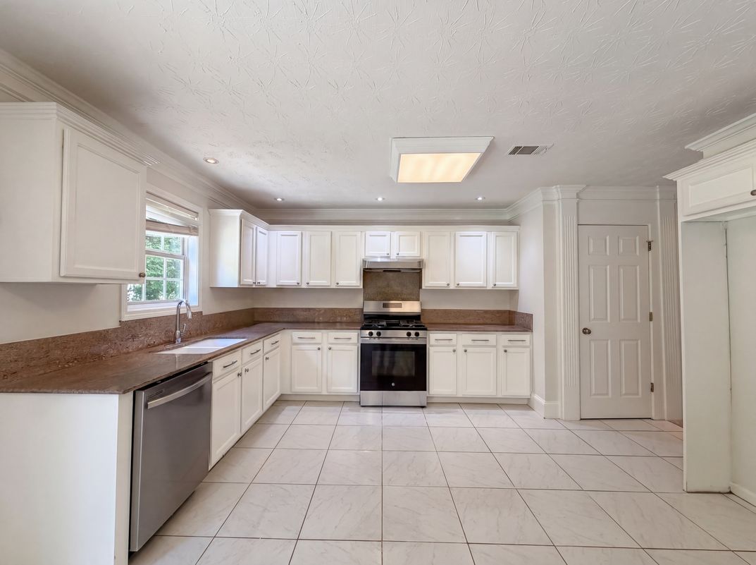 Photo 2 of 29 of 3324 Baymount Way, Lawrenceville, GA