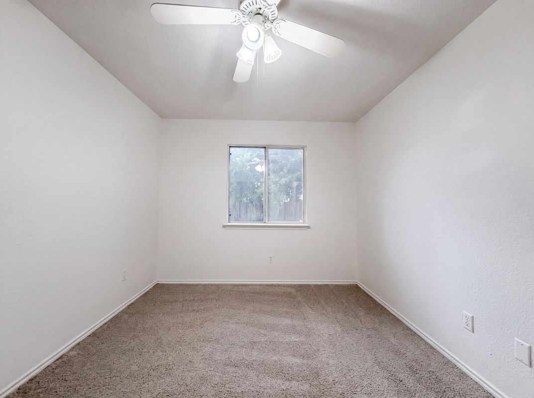 Photo 7 of 16 of 129 Meadowbrook Dr, Temple, TX
