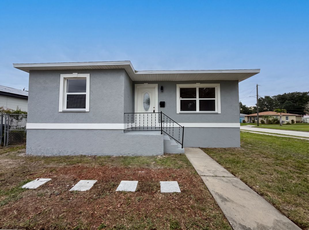 Property photo 1 of 845 40th Ave S