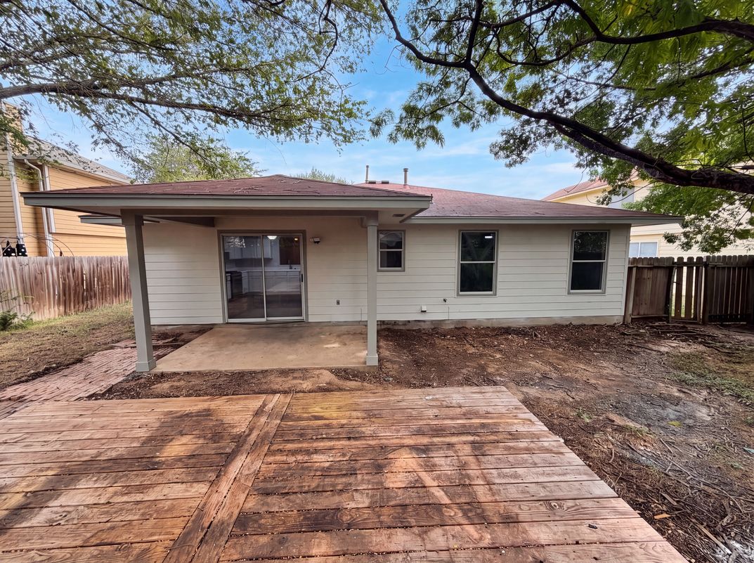 Photo 5 of 16 of 616 Barbara Way, Bastrop, TX