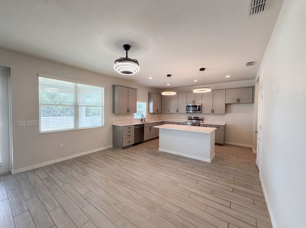 Photo 8 of 29 of 4510 Penkert Pl, Lakeland, FL