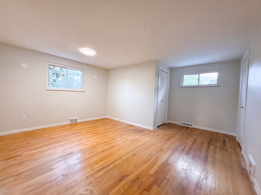 Photo 12 of 23 of 14743 Ronnie Ln, Livonia, MI