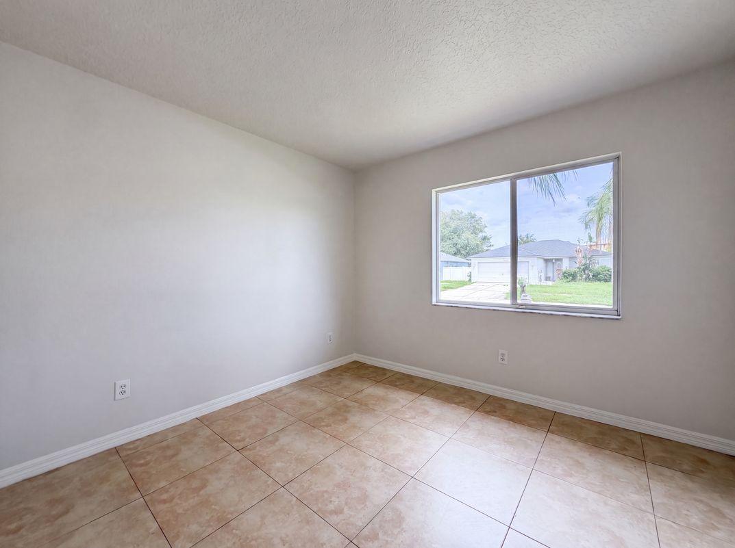 Photo 14 of 22 of 13236 Pike Lake Dr, Riverview, FL