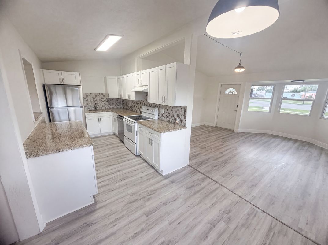 Photo 10 of 30 of 752 Orchid Dr, Royal Palm Beach, FL