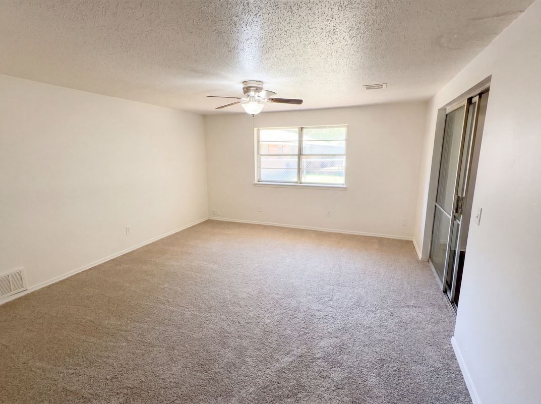 Photo 6 of 21 of 7629 NW 14th St, Oklahoma City, OK