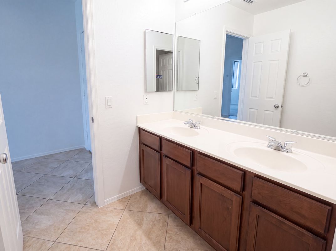 Photo 13 of 32 of 14559 W Cortez St, Surprise, AZ