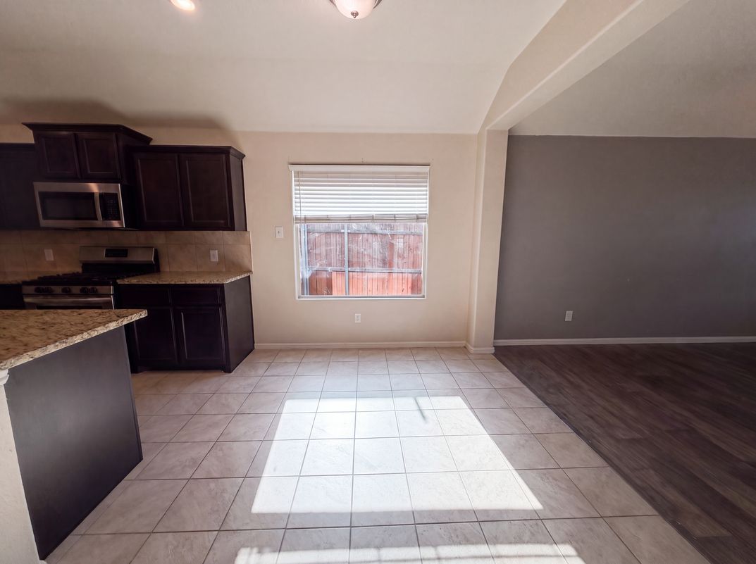 Photo 6 of 20 of 6337 Pontoon St, Fort Worth, TX