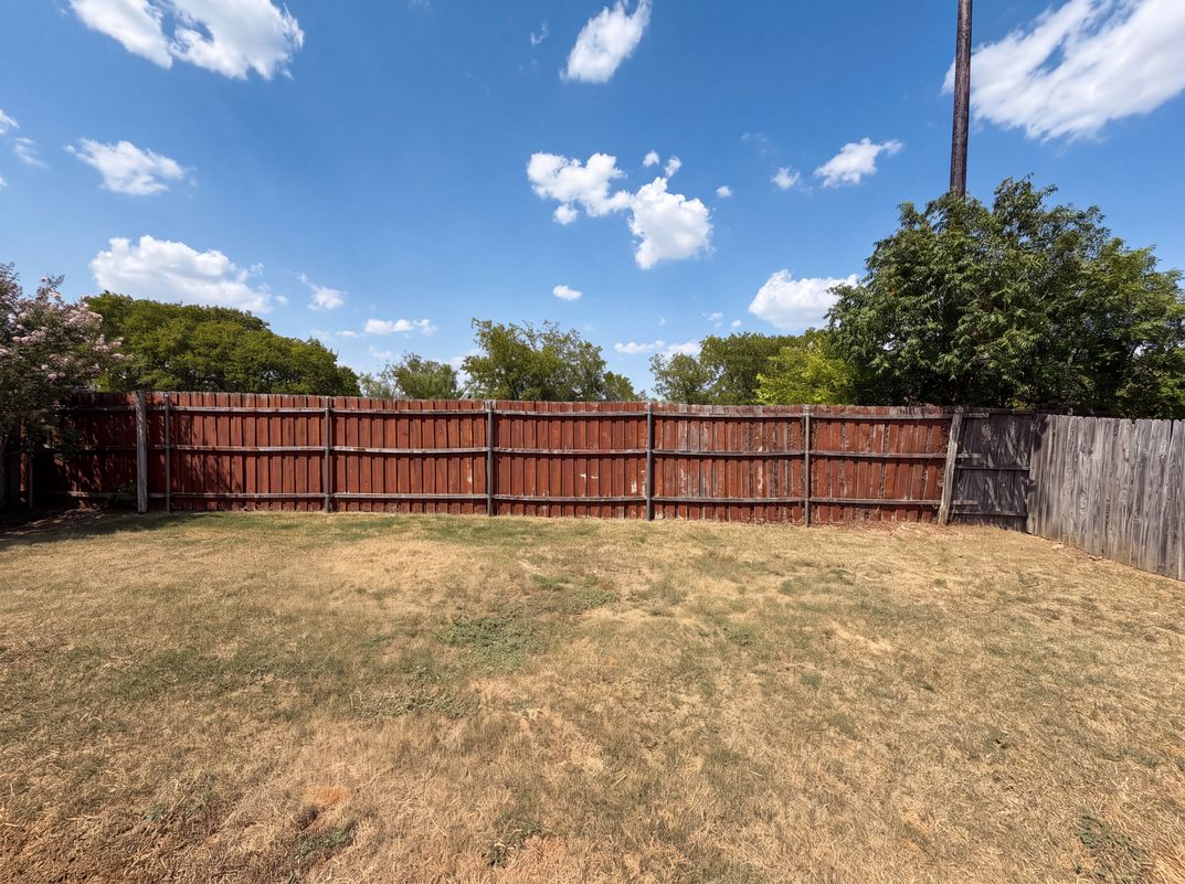 Photo 16 of 17 of 5244 New Castleton Ln, Fort Worth, TX