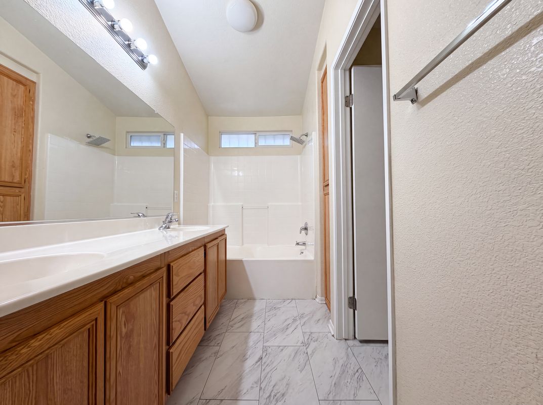 Photo 13 of 27 of 18792 Dogwood Ct, Adelanto, CA