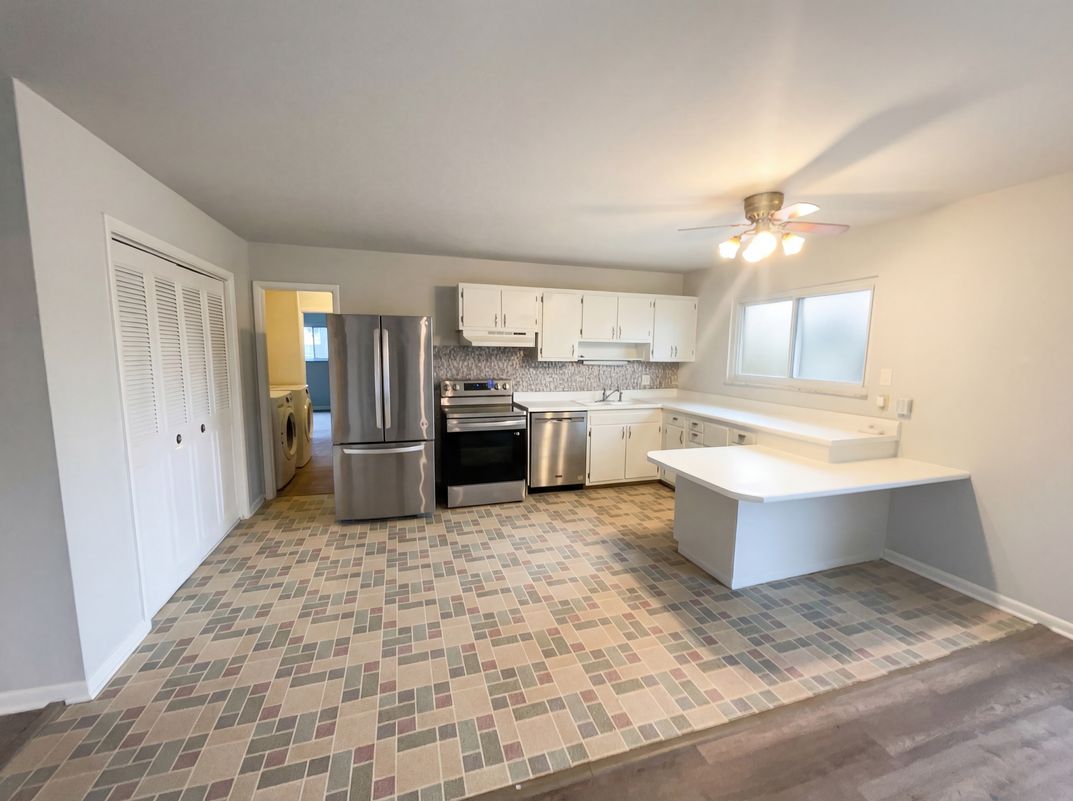 Photo 2 of 18 of 3011 Cameron St, Indianapolis, IN