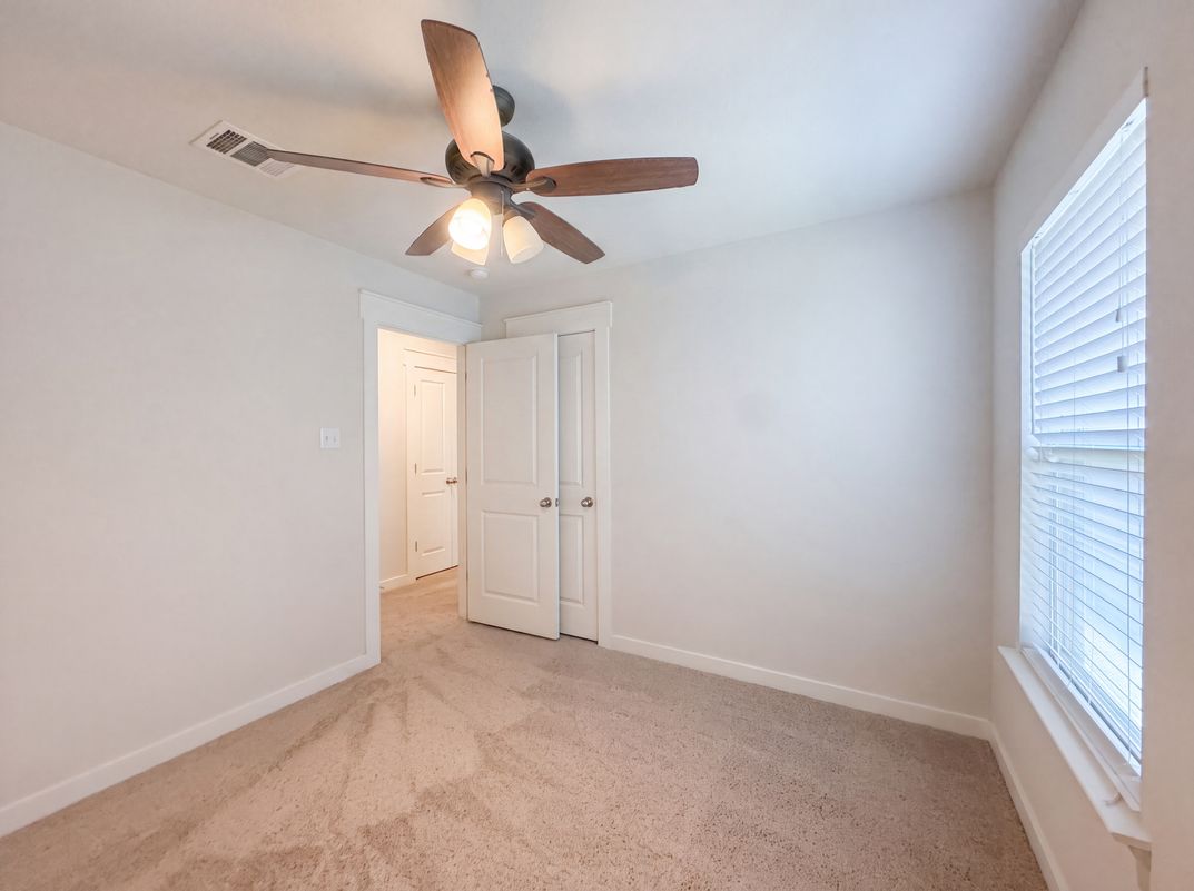 Photo 14 of 21 of 5909 Urbano Bnd, Round Rock, TX