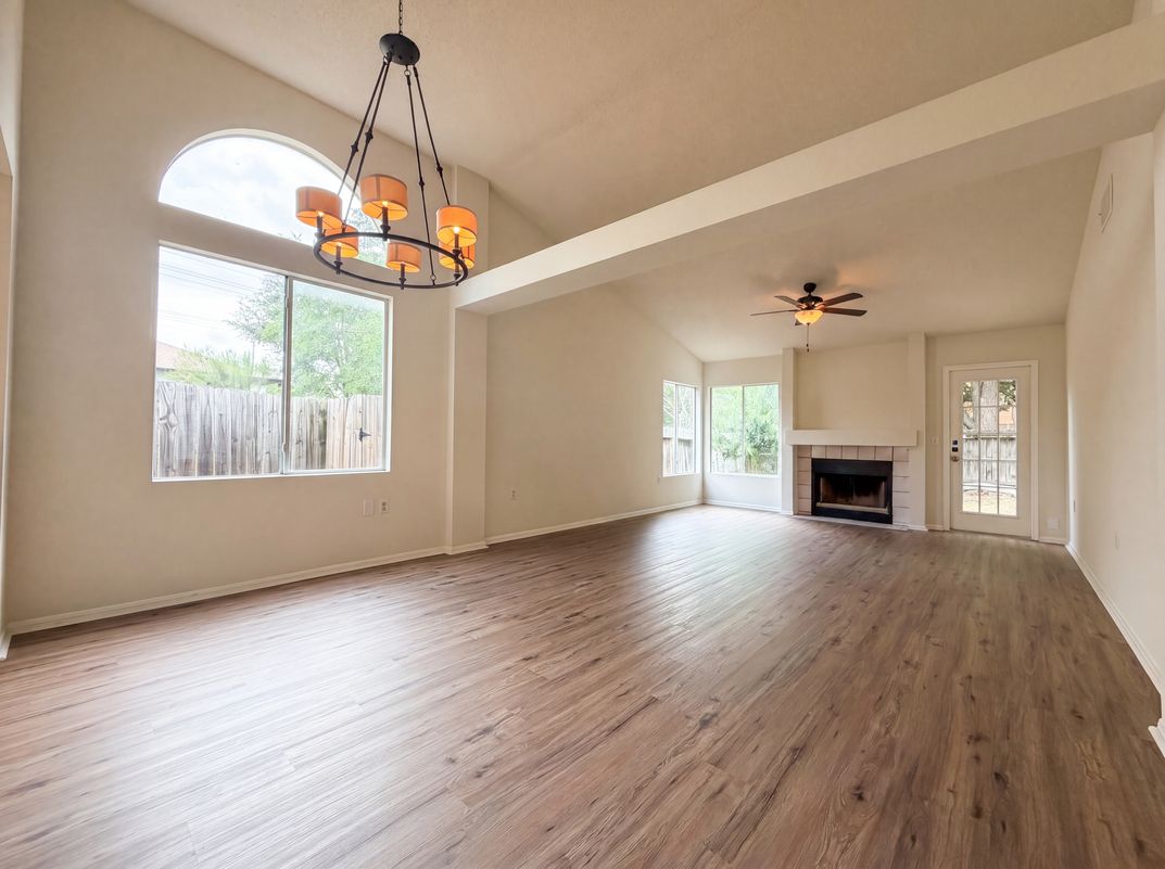 Property photo 3 of 10842 Laurel Crk