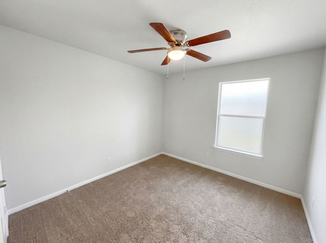 Photo 11 of 18 of 1516 Gatlinburg Dr, Pflugerville, TX