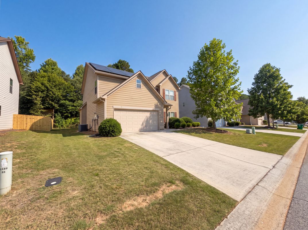 Photo 27 of 34 of 821 Walnut Woods Dr, Braselton, GA