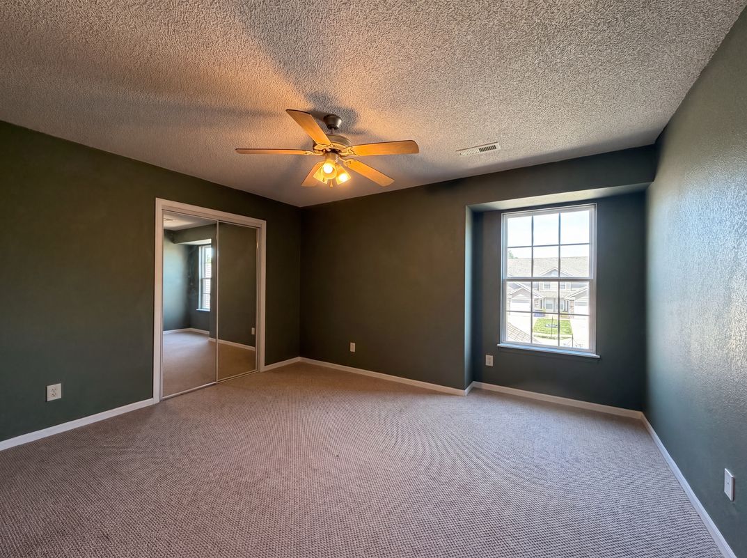 Photo 4 of 18 of 10559 E 46th Ter, Kansas City, MO