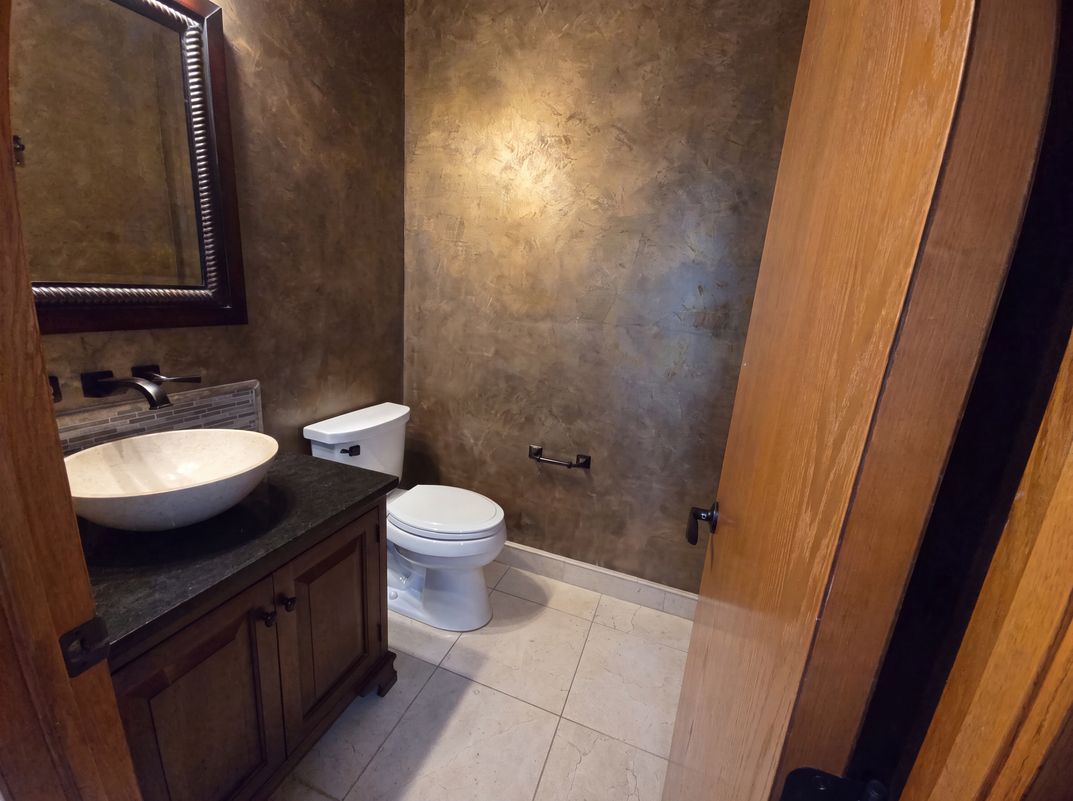 Photo 7 of 30 of 945 N Woodridge Ct, Wichita, KS