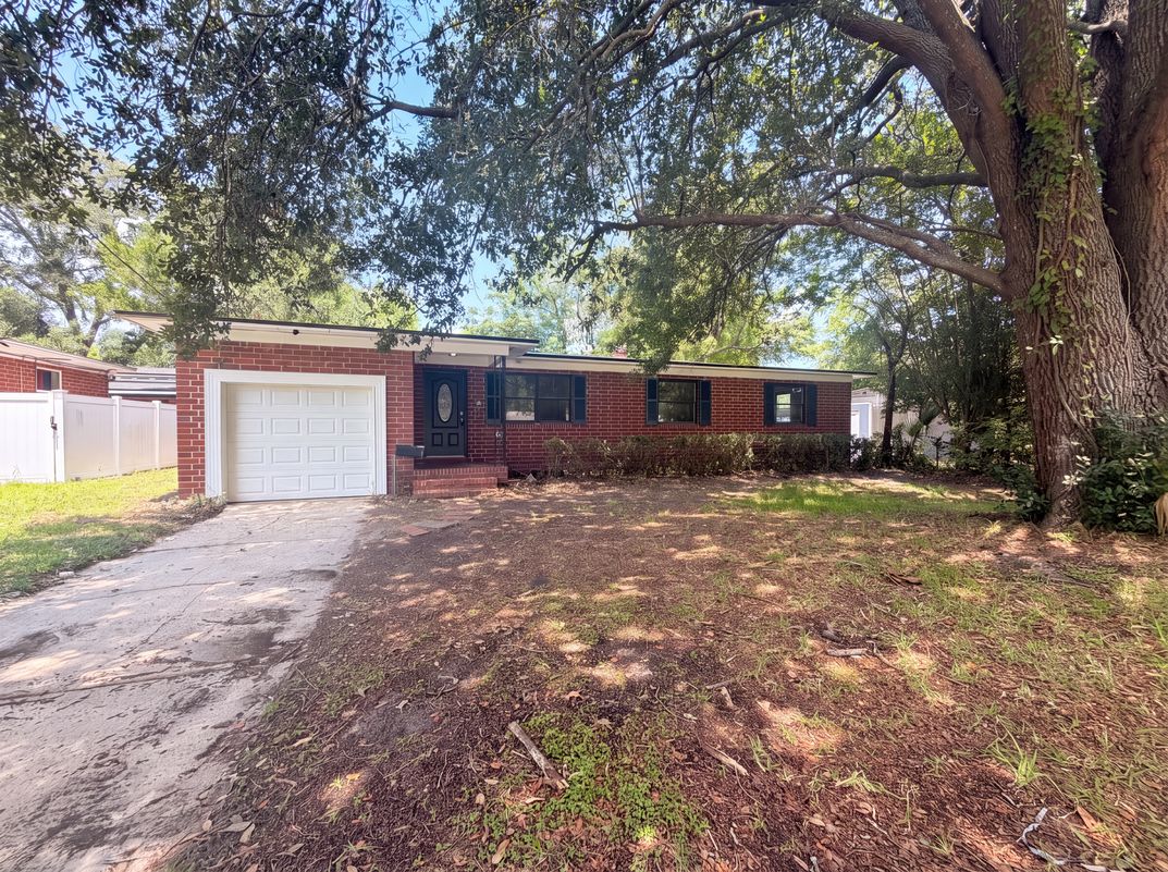 Photo 13 of 16 of 6309 Pine Cove Ln, Jacksonville, FL