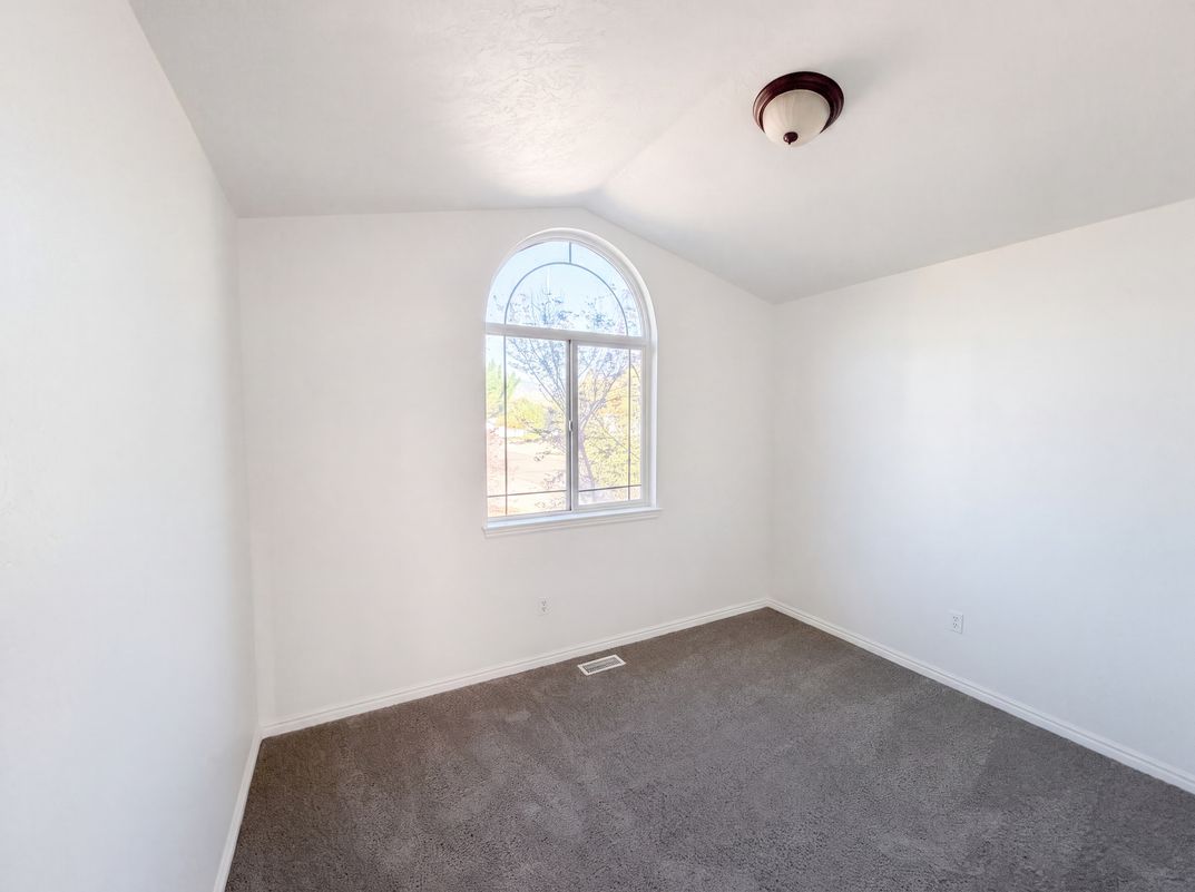 Photo 9 of 18 of 14273 S Heartstone Cir, Herriman, UT