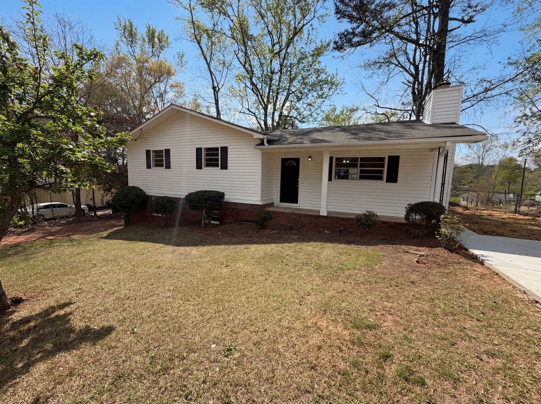 Property photo 1 of 2405 Eric Ln