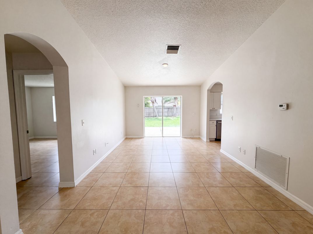 Photo 3 of 22 of 13236 Pike Lake Dr, Riverview, FL