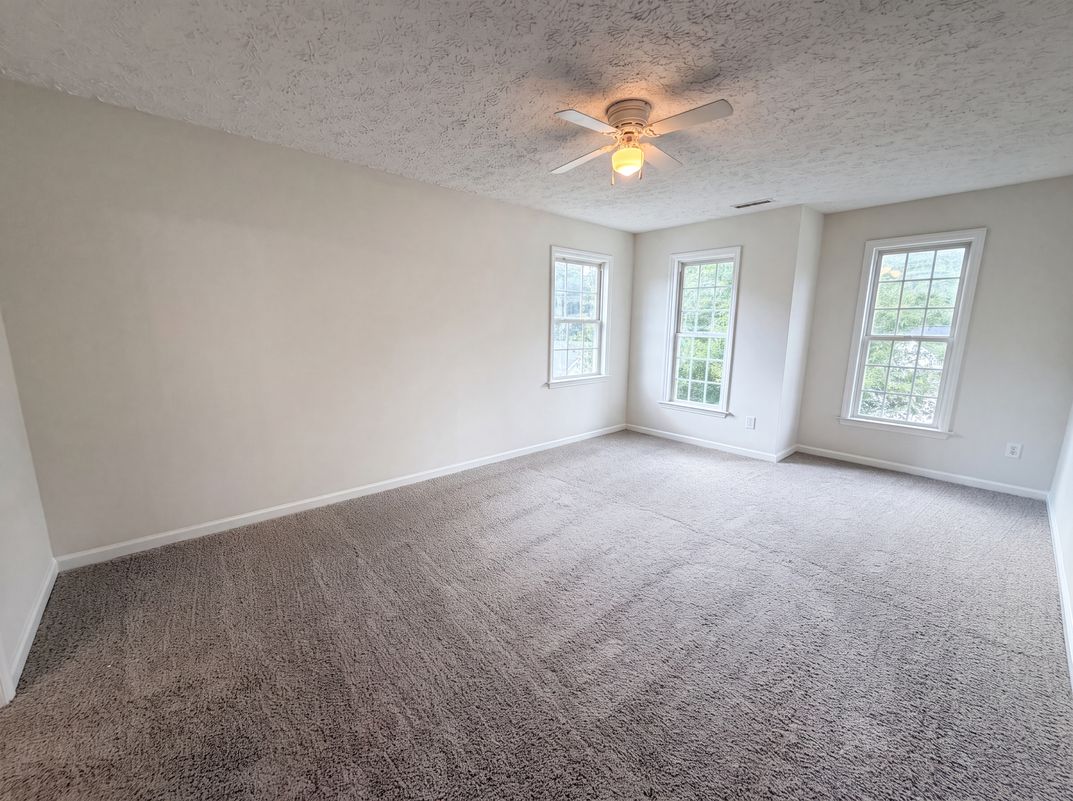 Photo 4 of 18 of 3358 Neptune Dr, Raleigh, NC