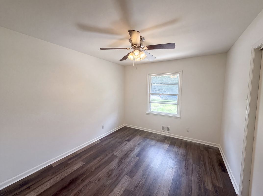 Photo 4 of 17 of 3119 Holbrook Dr SW, Marietta, GA