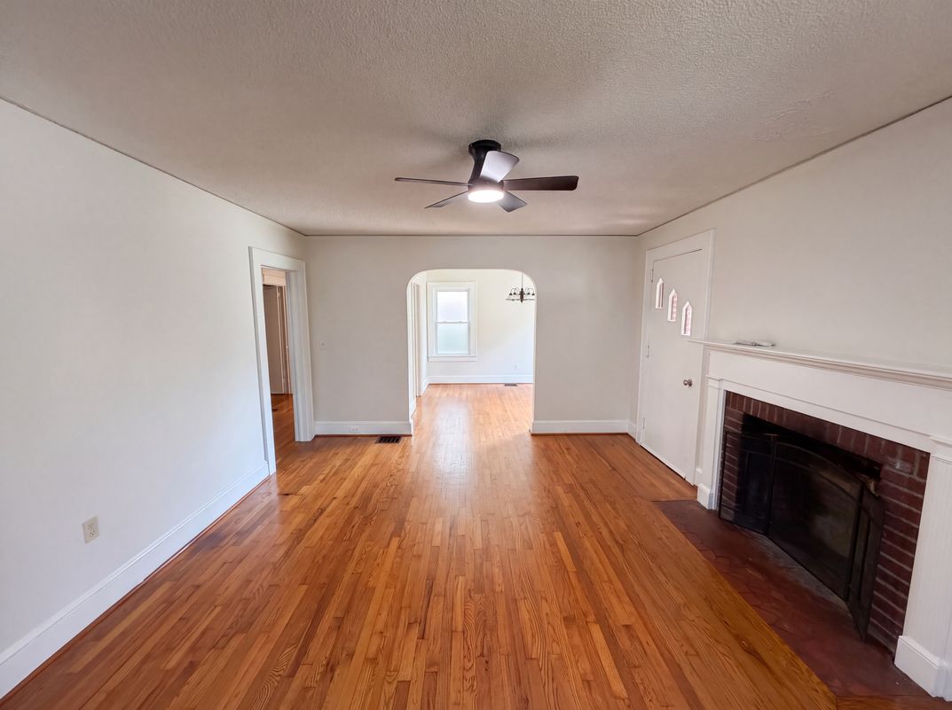 Photo 4 of 16 of 309 E Blue Ridge Dr, Greenville, SC