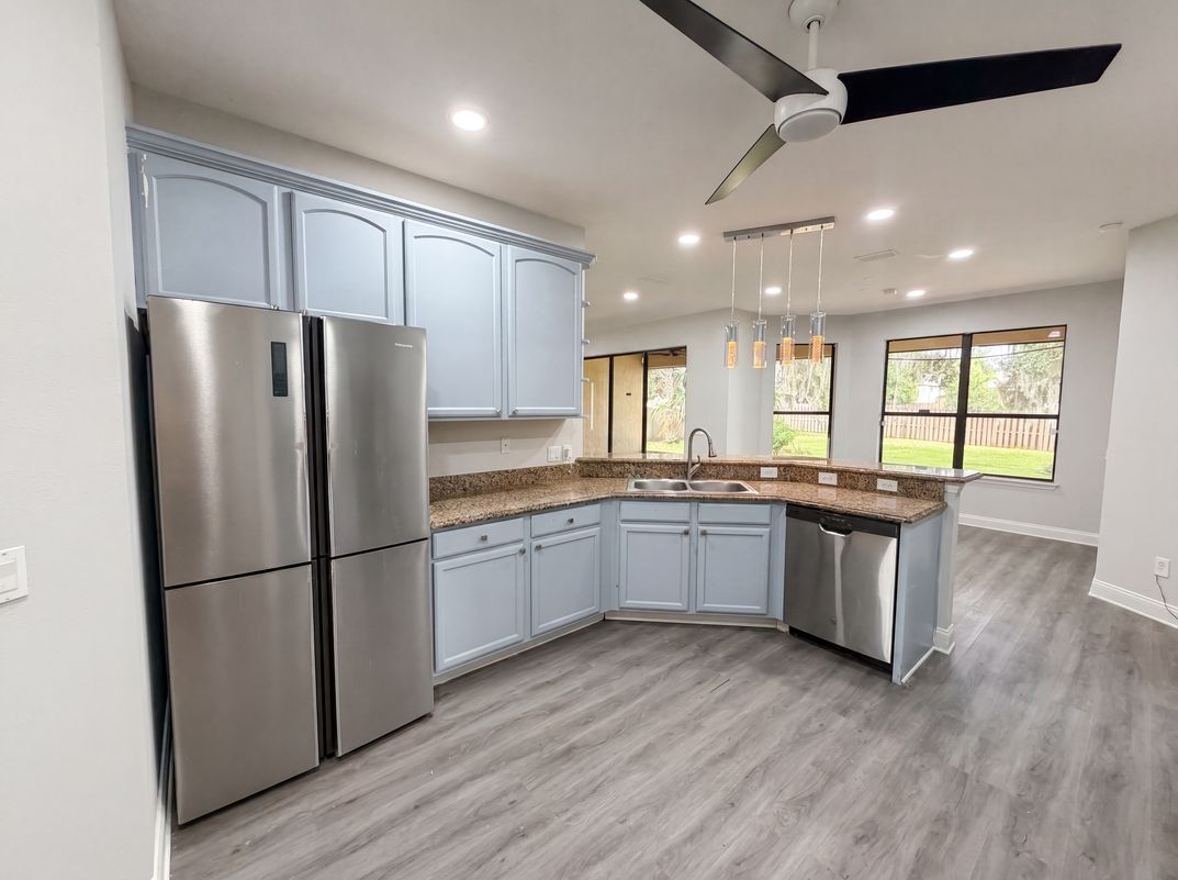 Photo 7 of 26 of 216 Blue Crystal Dr, Deland, FL