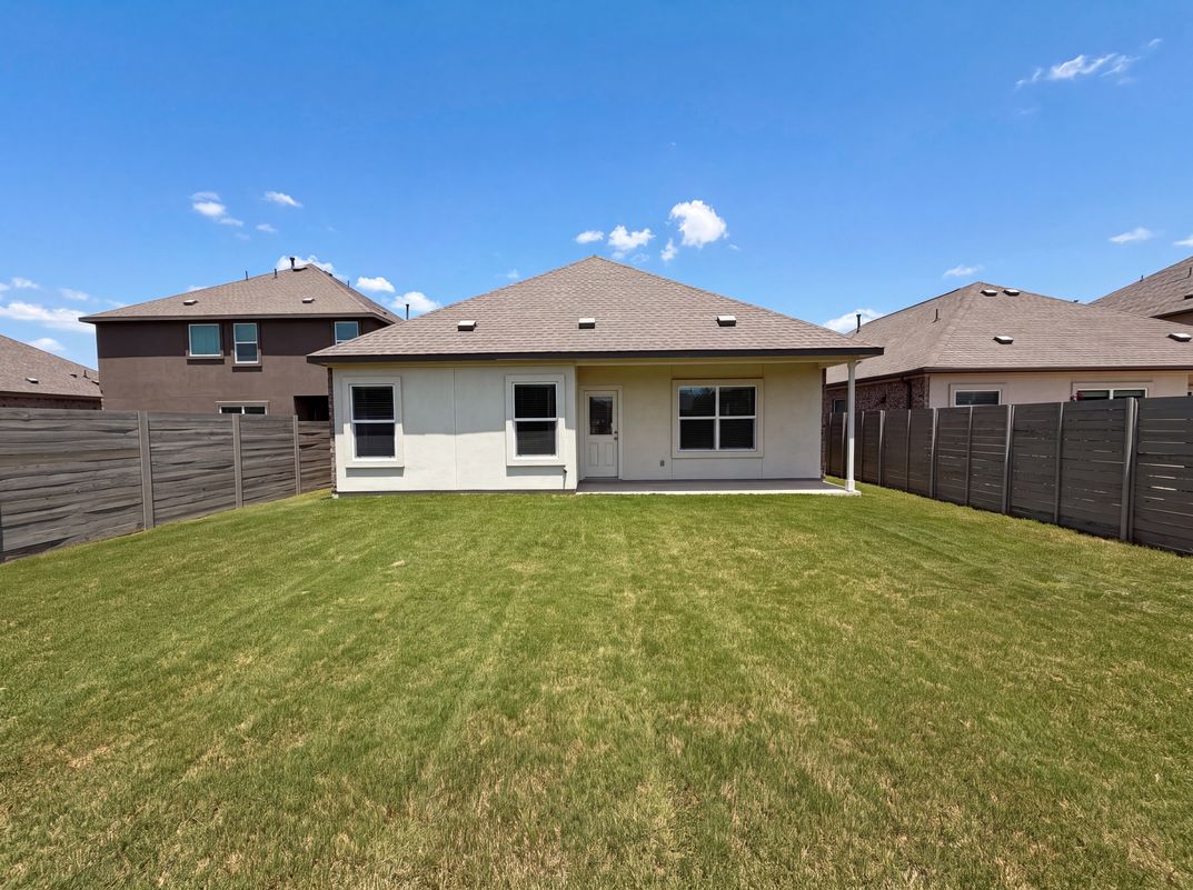 Photo 5 of 16 of 424 Wolf Springs Rd, Georgetown, TX