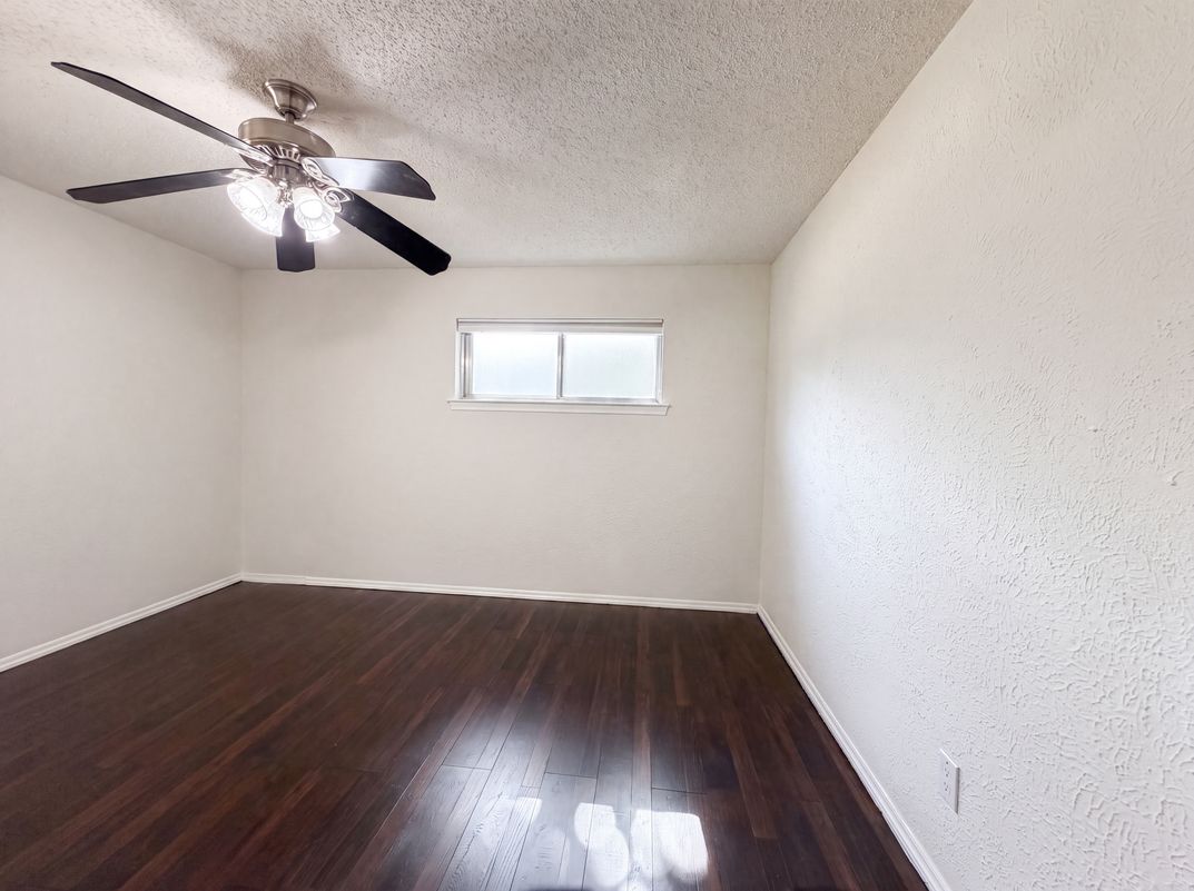 Photo 20 of 24 of 725 Ridgecrest Dr, Irving, TX