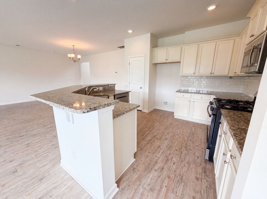 Photo 6 of 21 of 747 Redbud Ln, Summerville, SC