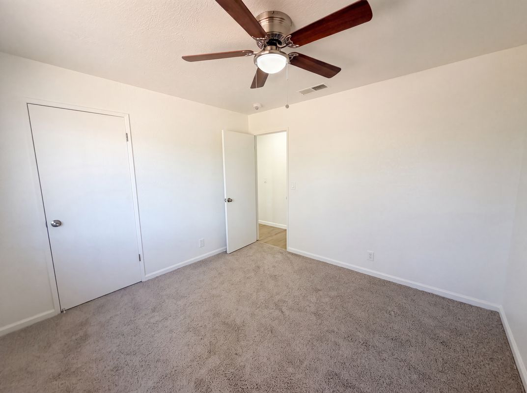 Photo 13 of 29 of 6041 Thornicroft Dr, Valley Springs, CA