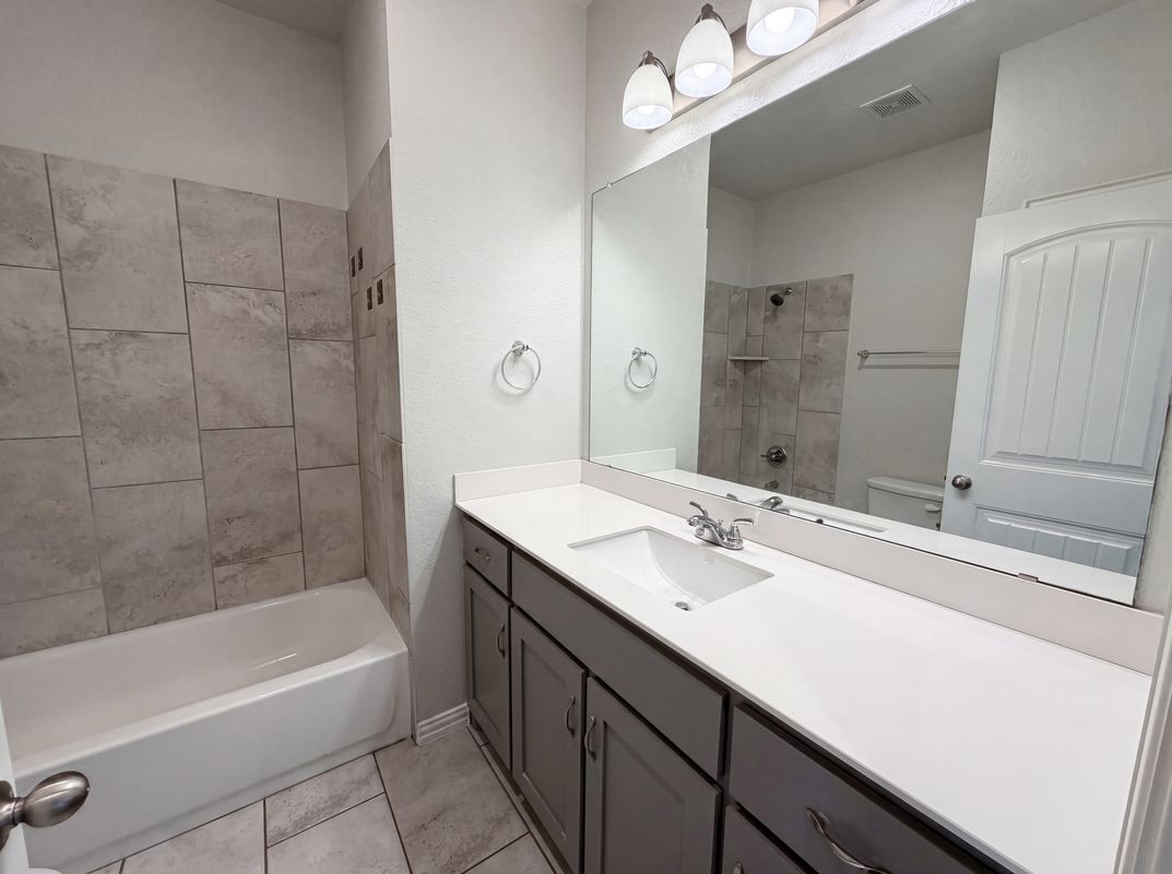 Photo 15 of 18 of 211 Spring Creek Cir, Paradise, TX