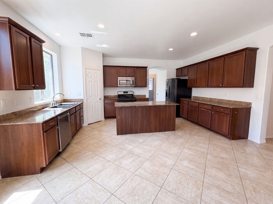 Photo 2 of 32 of 14559 W Cortez St, Surprise, AZ