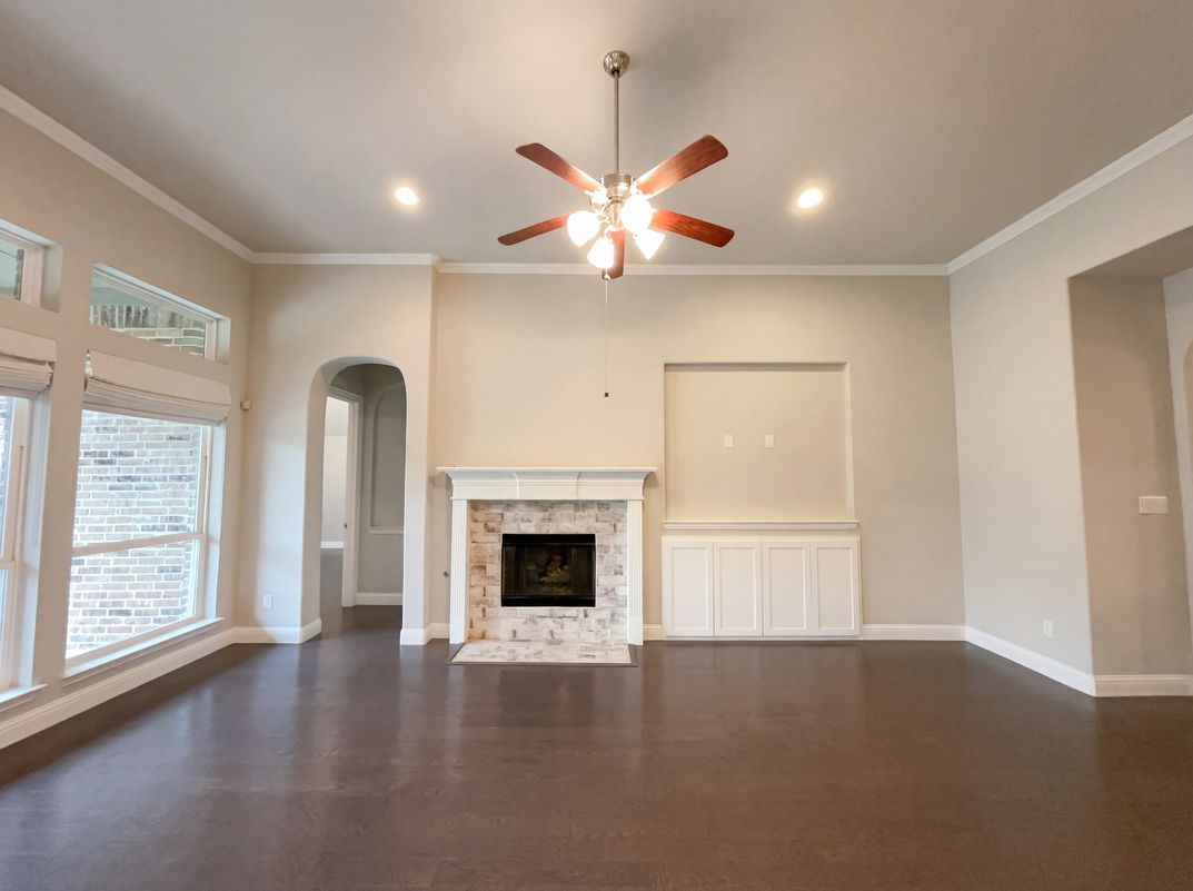 Photo 3 of 24 of 4157 Chantilly Ln, Frisco, TX