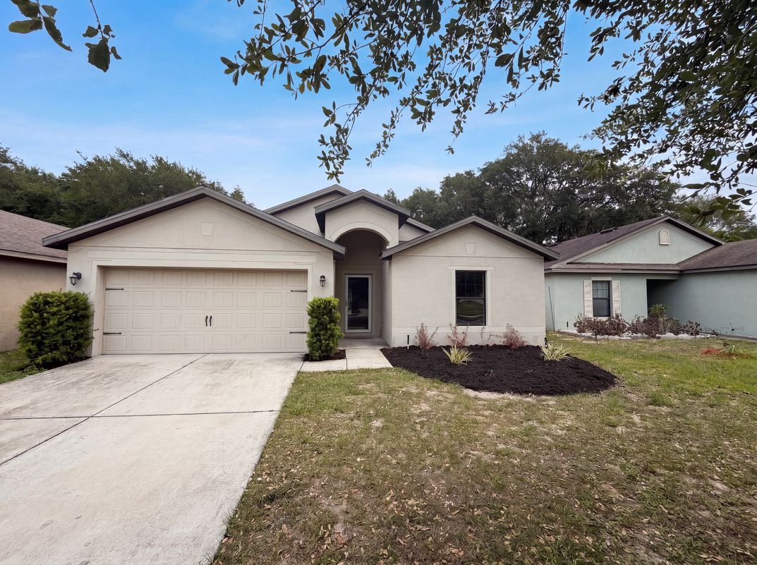 Photo 19 of 21 of 2440 Bracknell Forest Trl, Tavares, FL