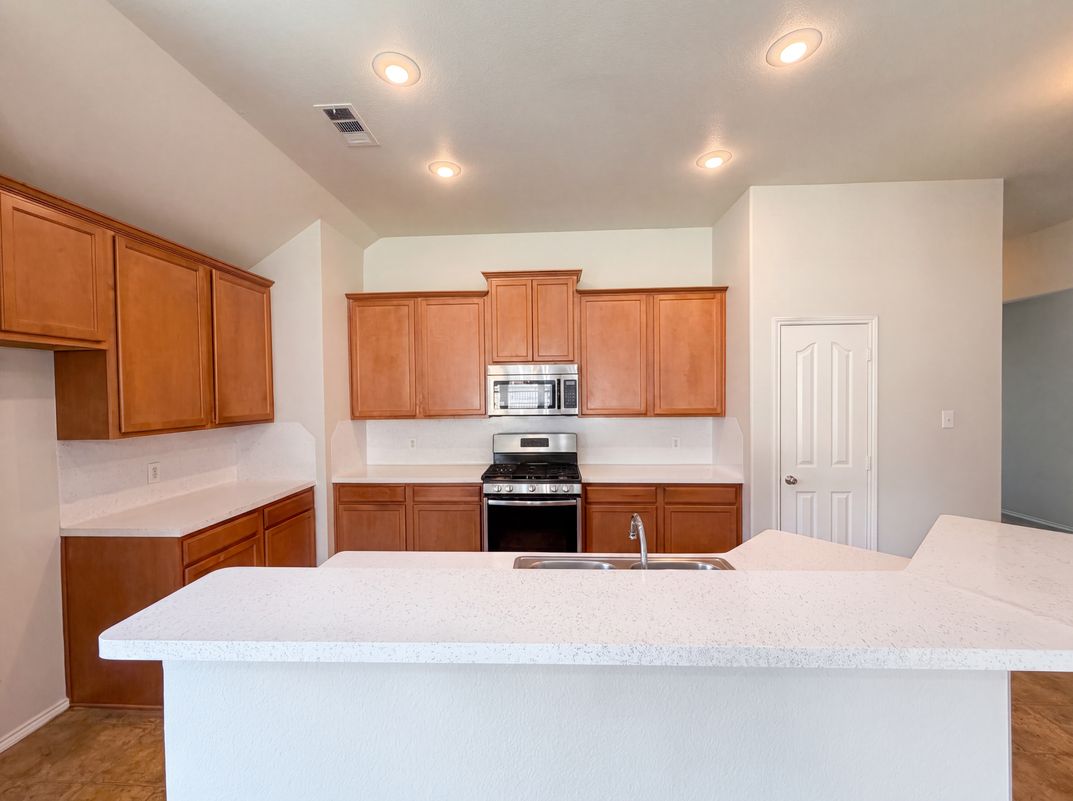 Photo 6 of 18 of 632 Stirrup Bar Dr, Fort Worth, TX