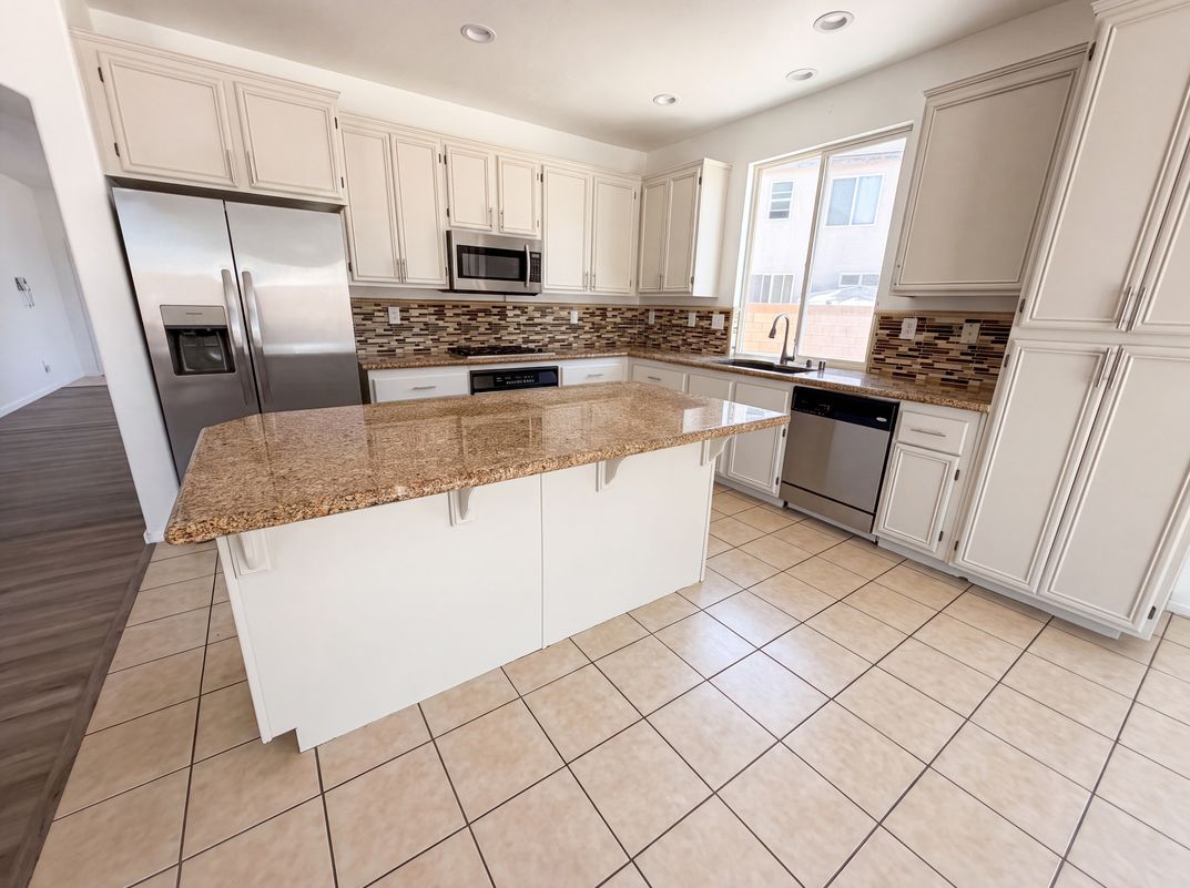 Photo 11 of 28 of 3147 W Lingard St, Lancaster, CA
