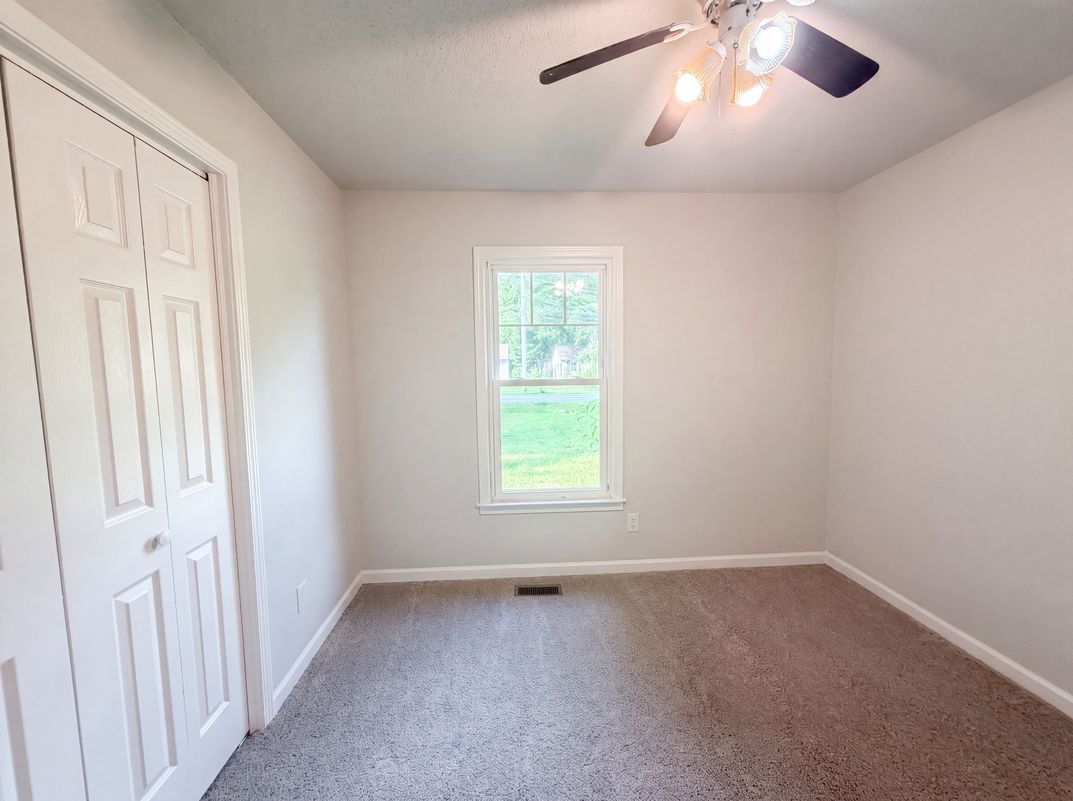 Photo 7 of 17 of 225 Tobacco Rd, Clarksville, TN