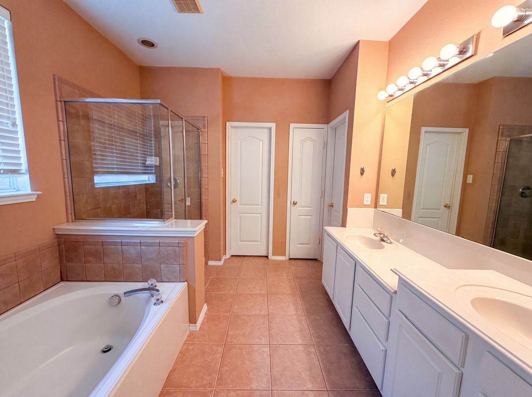 Photo 16 of 22 of 1311 Stanford Dr, Rockwall, TX